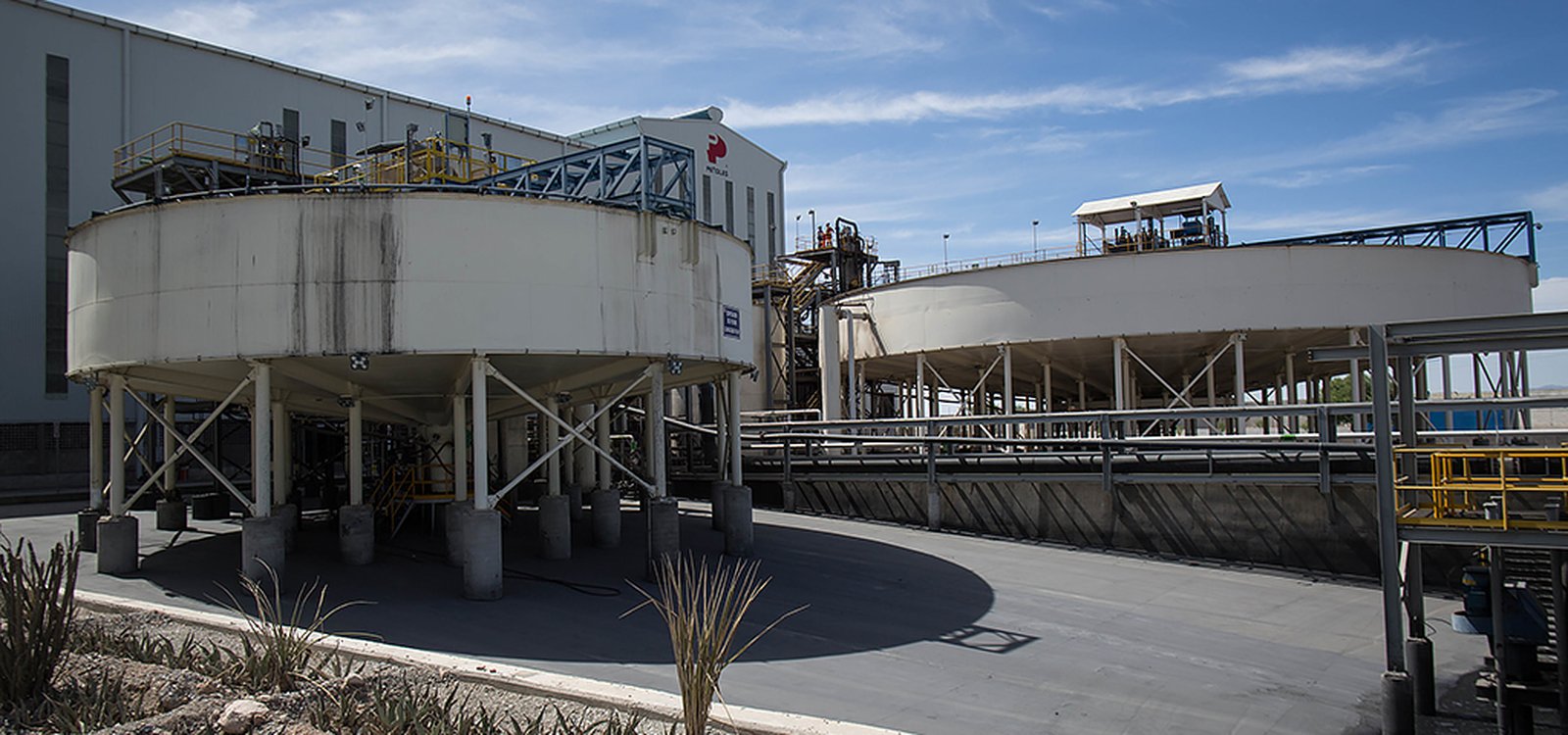 Velardeña does not send wastewater into a nearby arroyo; instead, using water treatment plants, it reuses and recycles the water to meet the needs of the mine.
