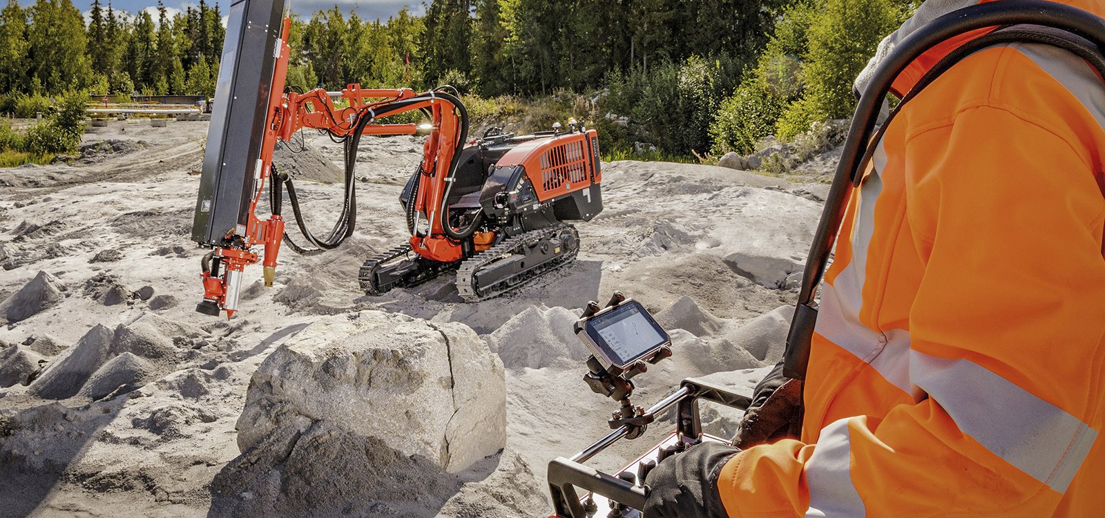 <p>The new remote-controlled Dino DC410Ri surface top hammer drill rig provides mobility and stability for contractors tackling cramped urban construction sites.</p>
