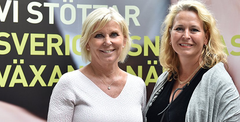 Eva Östling välkomnar Mia Spendrup. 