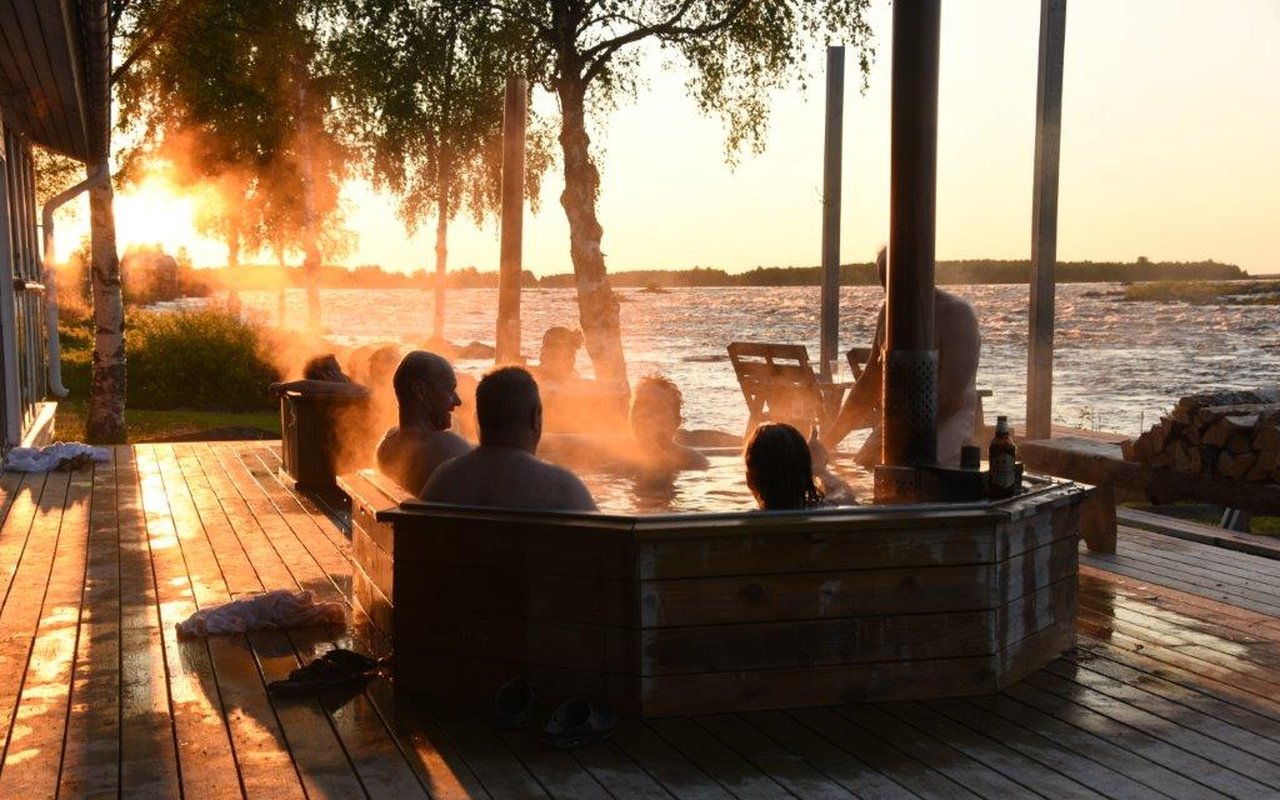 Hot-tub i solnedgång
