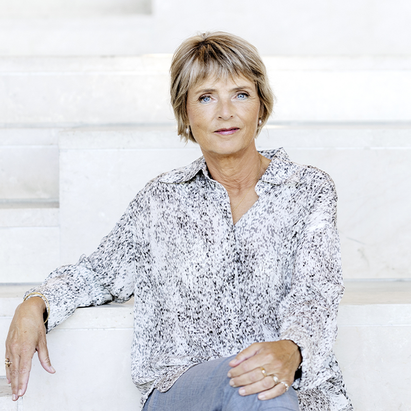 Hanne-Vibeke Holst belyser samhällsfrågor med gastkramande spänning