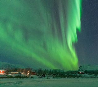 Norrskenstur med samisk middag i Nikkaluokta.