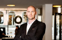 Grupp-prao lockar unga till hotellbranschen