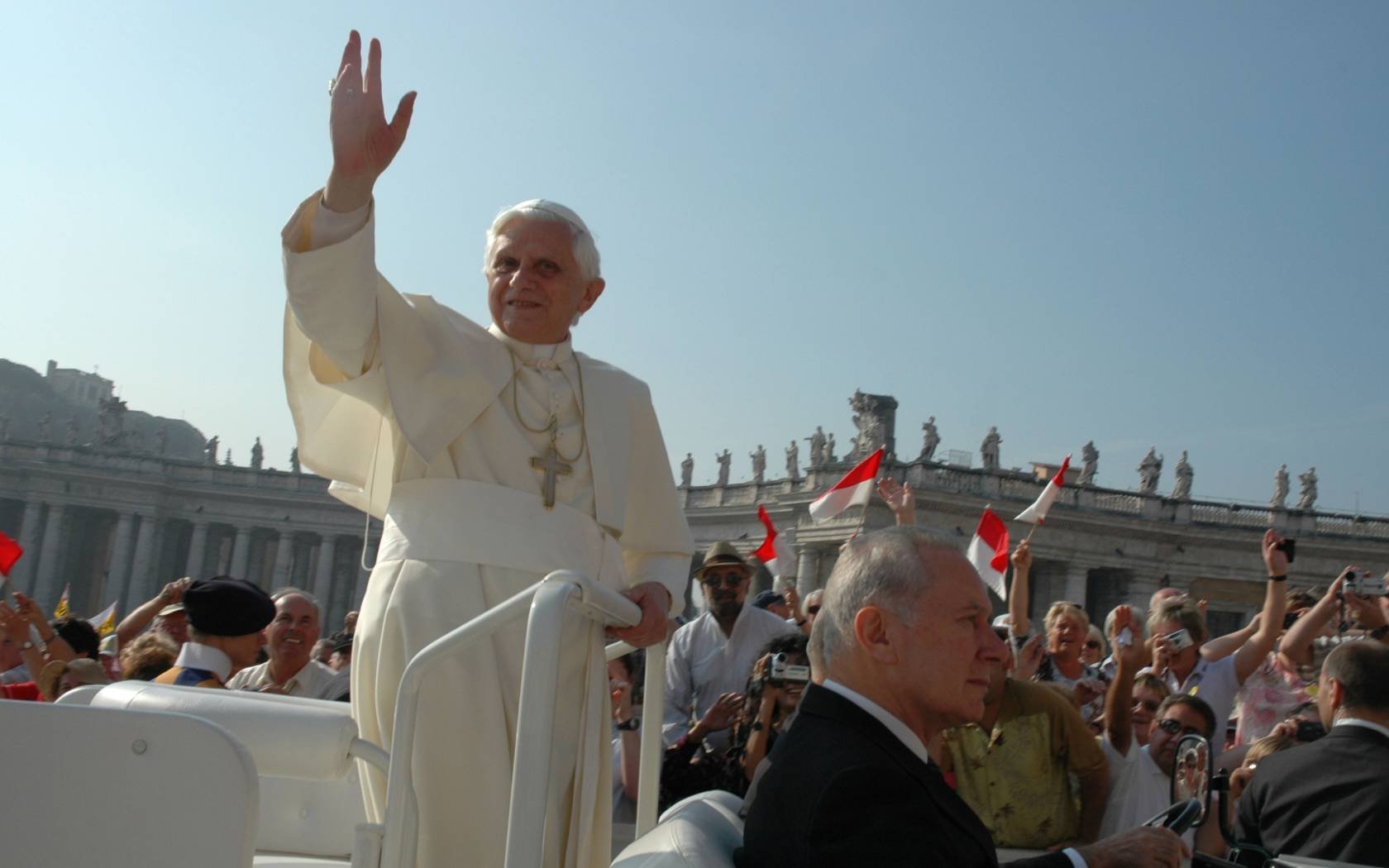 Pope Benedict XVI greets pilgrims attending a papal audience. Credit: Marion Kaplan / Alamy Stock Photo.
