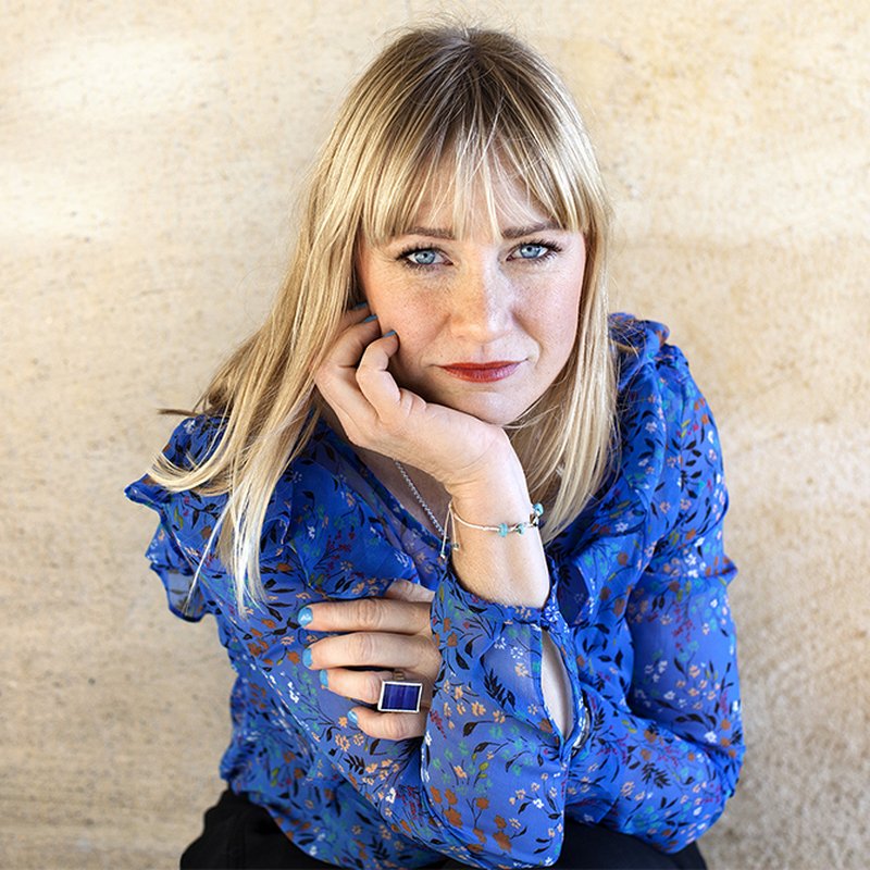 Hon skrev en bok om sin traumatiska barndom: ”Mammor sätts för ofta på piedestal”