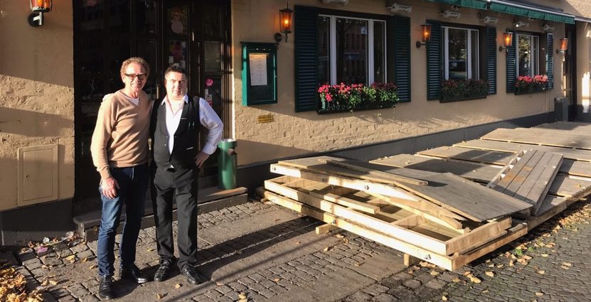 PO Lundgren, här med  Maciek Nowak, kunde inte motstå chansen att köpa Kometen. Foto: Kometen