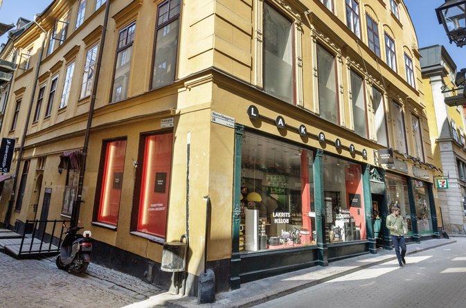 Åke Sundvall säljer fastighet i Gamla Stan