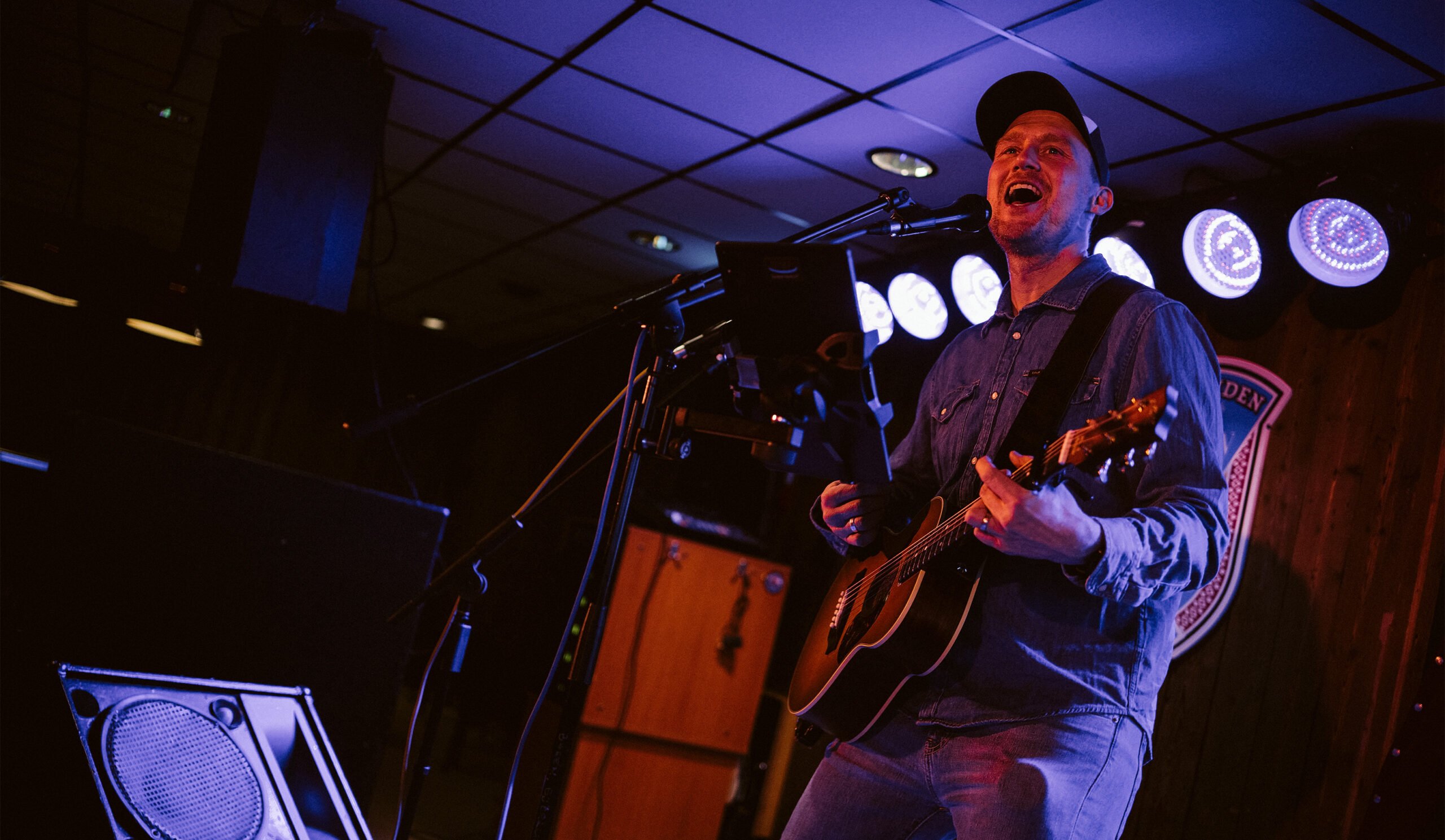Anders Karkea is playing at the après-ski party at Pub Rallaren