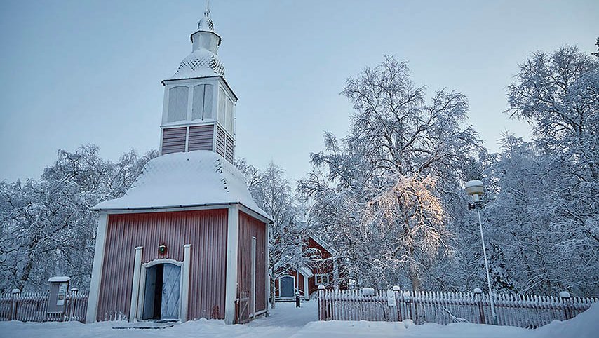 Jukkasjärvi kyrka på vintern