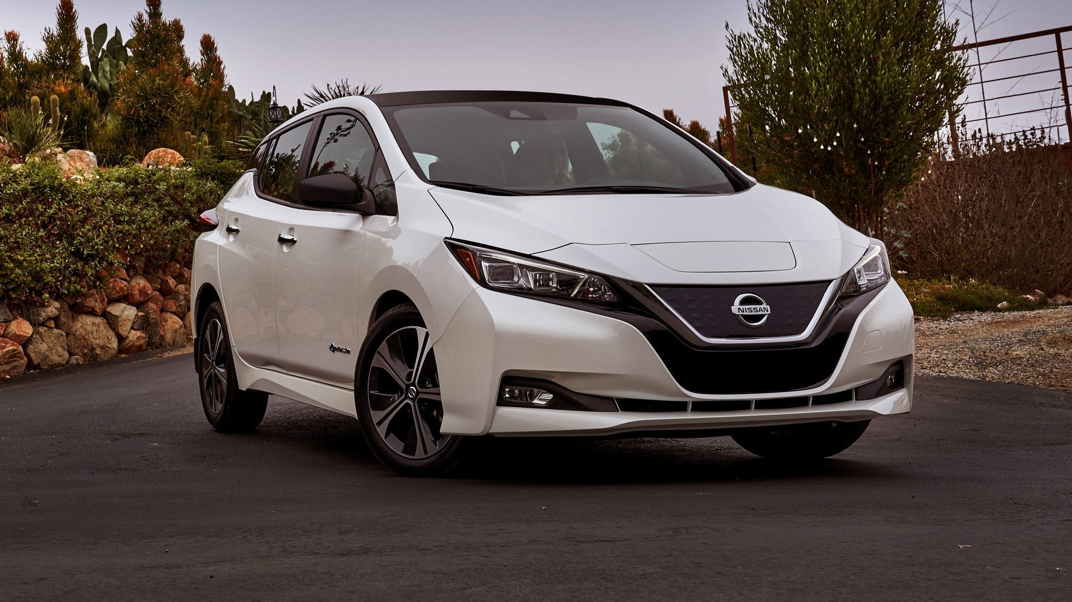 The new Nissan LEAF has taken top honors at the CES (Consumer Electronics Show) annual CES Unveiled ceremony, presented by the Consumer Technology Association.