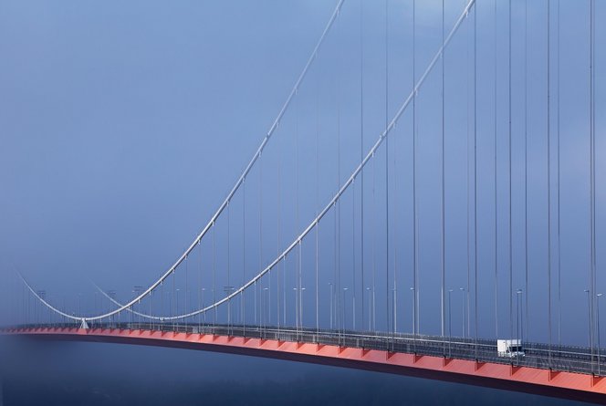 high-coast-bridge-in-some-fog