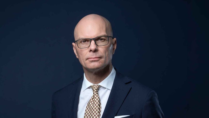 Stefan Olafsson belönas med utmärkelsen Årets Jurist 2025