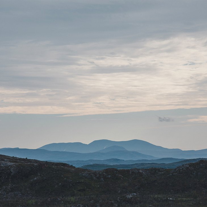 bergskonturer i fj&auml;rran
