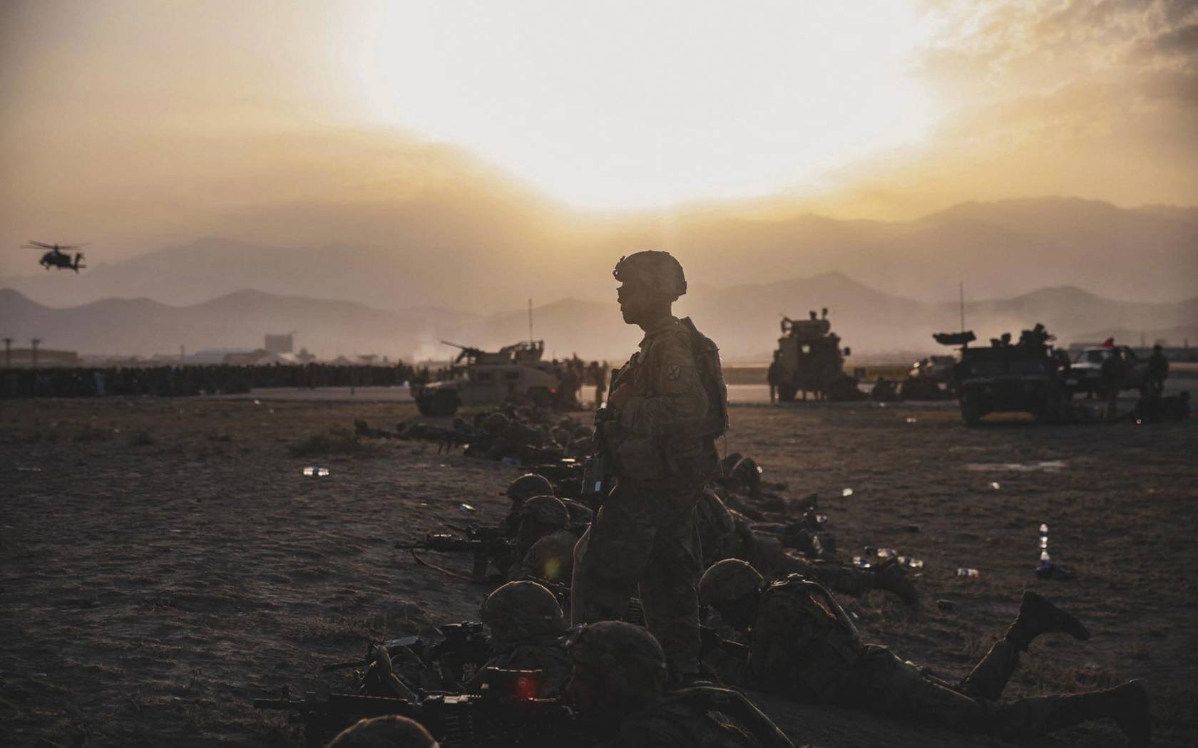 US Army soldiers assigned to the 10th Mountain Division at Kabul airport.