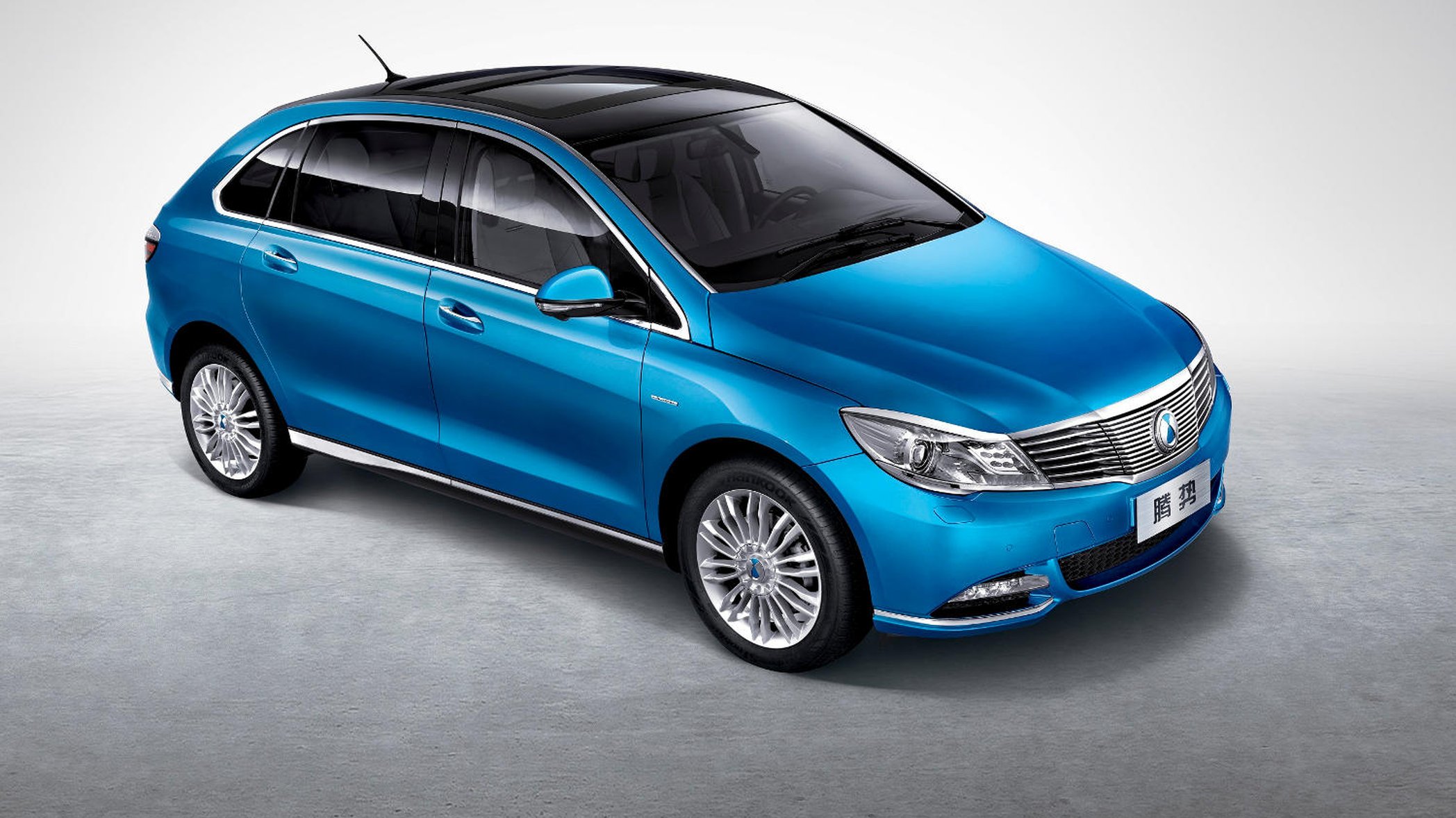 Denza 400 är en kinesisktillverkad Mercedes B-Klass Electric med upp till 400 km räckvidd – dubbelt så mycket som originalet. Foto: Daimler