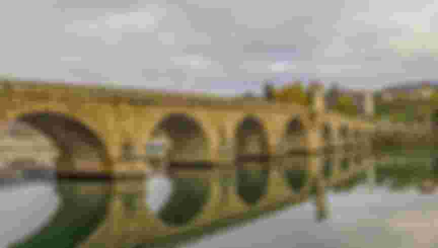 The Mehmed Paša Bridge over the river Drina, Visegrad. Credit: Sirio Carnevalino / Alamy Stock Photo