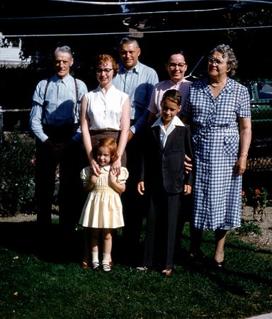 Släktkrönikor – 11 myllrande berättelser som spänner över generationer