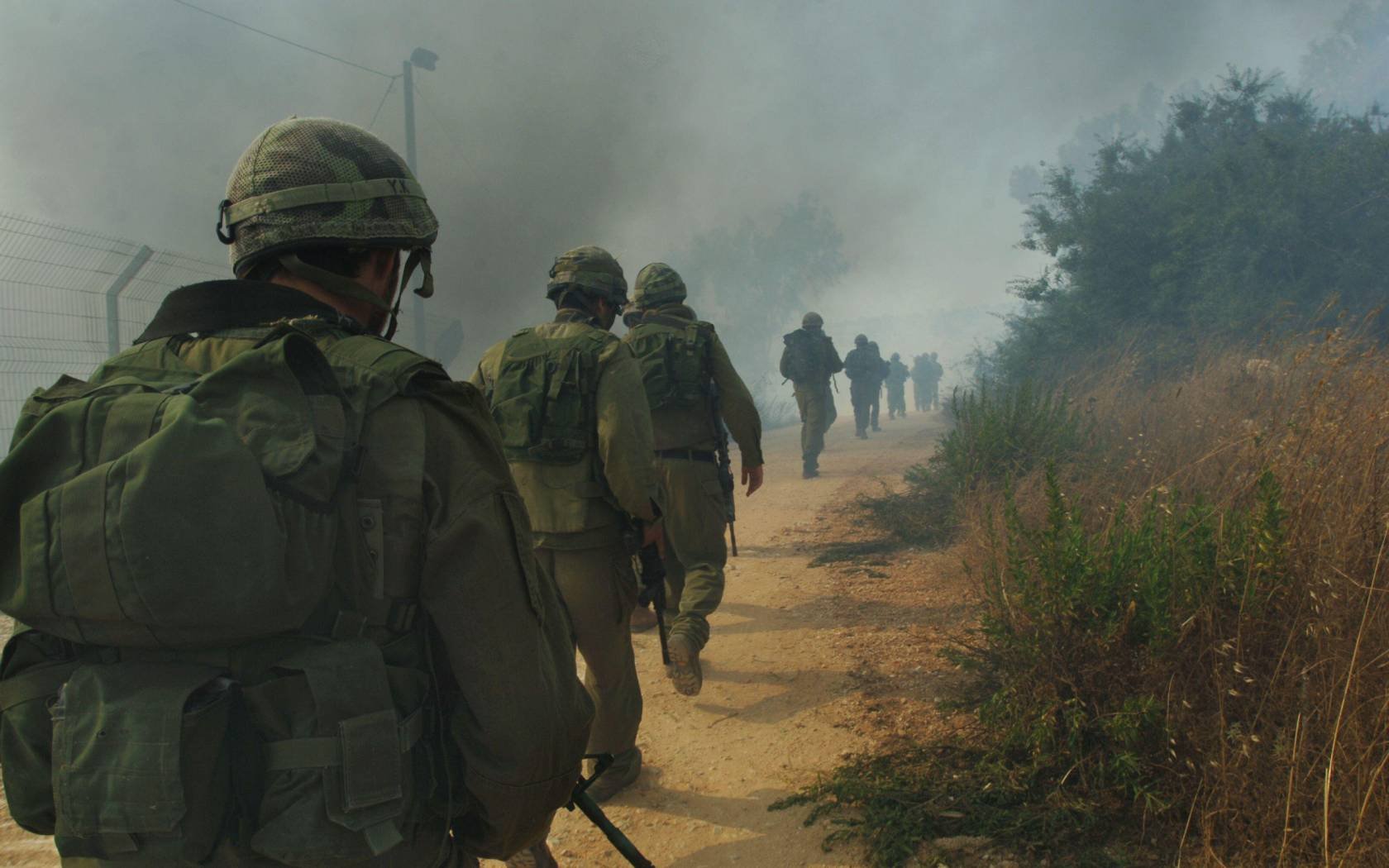 Israeli soldiers advance towards southern Lebanon near the northern Israeli village of Avivim in 2006.