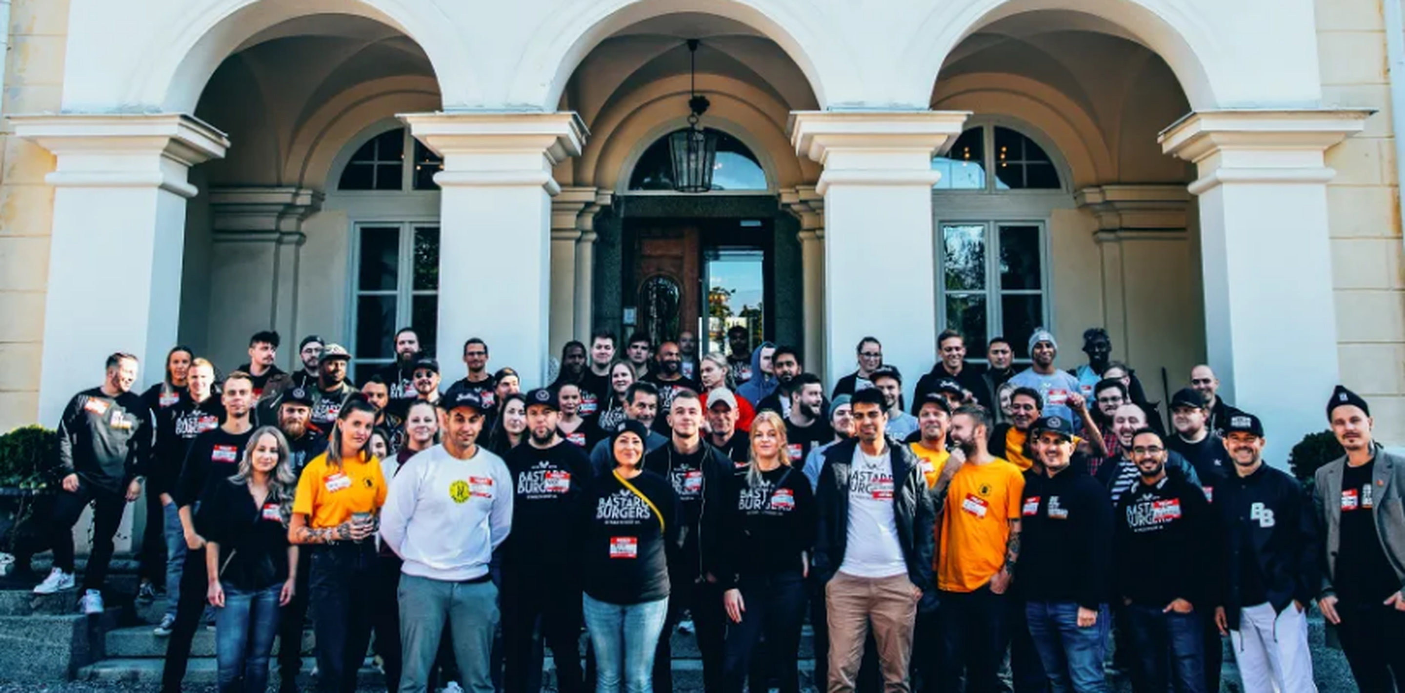 Bastard Burger anställer Project Manager och Head of Sales