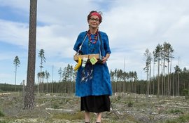 En soc. tant berättar