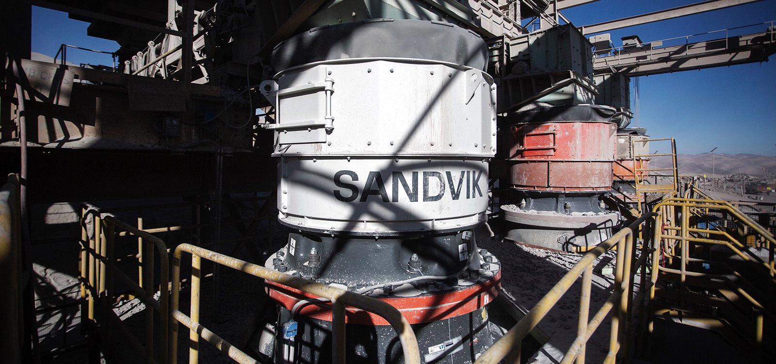 <p>The first of its kind in Chile, a Sandvik CH870i crusher has helped Mantos Blancos’ copper mine modernize operations. </p>
