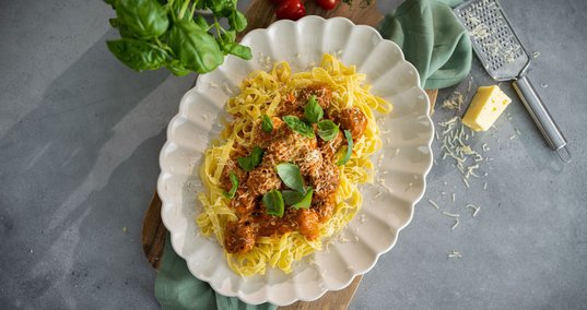 50/50 köttbullar i tomatsås med pasta