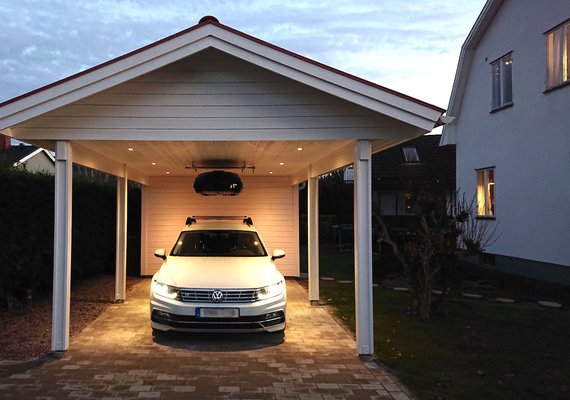 Carport med förråd