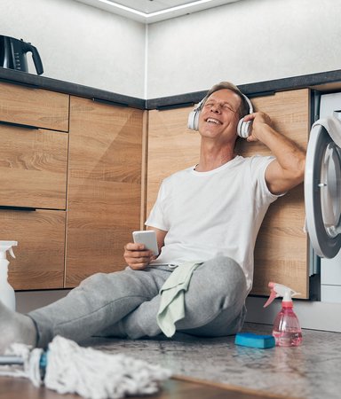 6 ljudböcker som gör hushållssysslorna till ett rent nöje - bokstavligen!