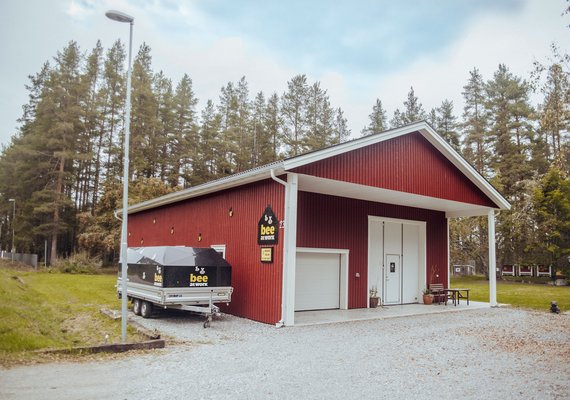 Maskinhall med extra takutsprång