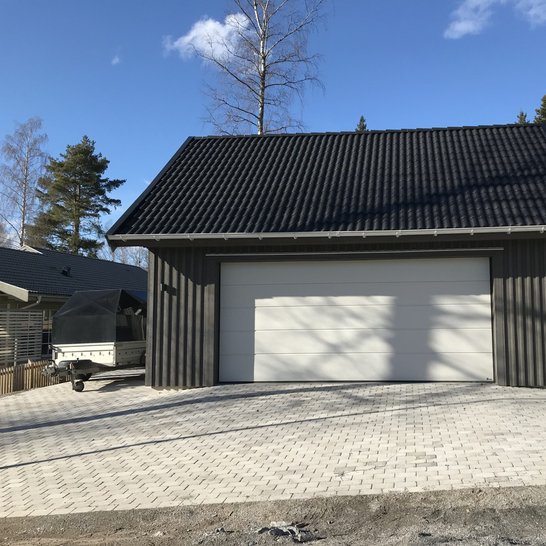 Garage med förrådsloft