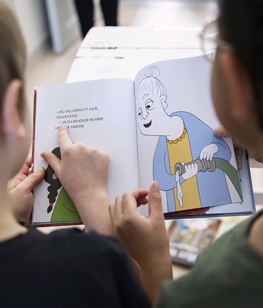 Böcker med versaler för det ljudande barnet