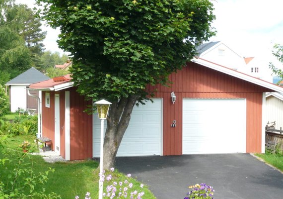 2-door garage with side pedestrian door