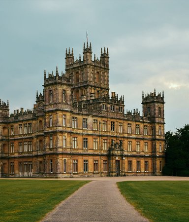 Kristallkronor, kravatter och krinoliner – 9 romaner för dig som älskar kostymdrama