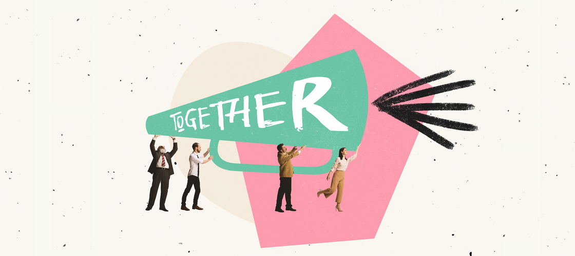 Personer håller i megafon