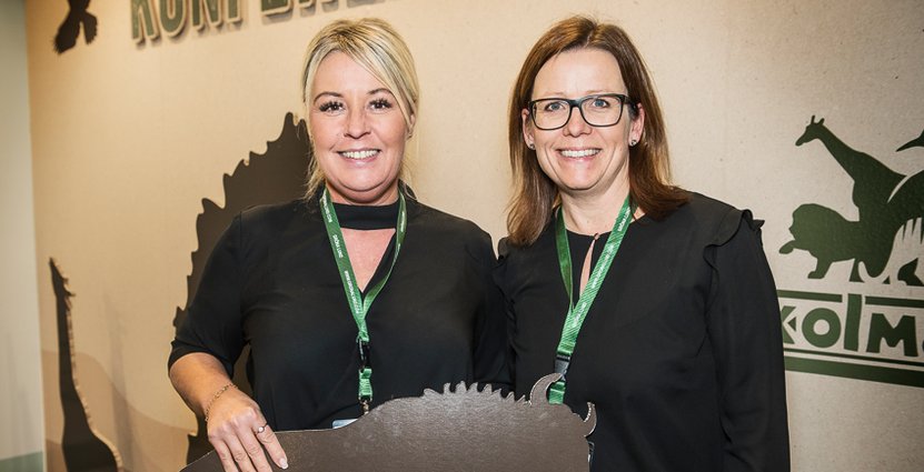 Ulrika Hurtig och Cecilia Graflind, båda säljare hos Parks & resorts.  