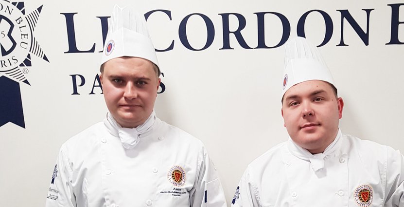 Anton Kardell från SK Mat & Människor, Göteborg, svensk segrare 2020, och Pontus Lindgren från restaurang Omaka, Stockholm, segrare 2021, tilldelades var sin fjärdeplats. Foto: Pressbild