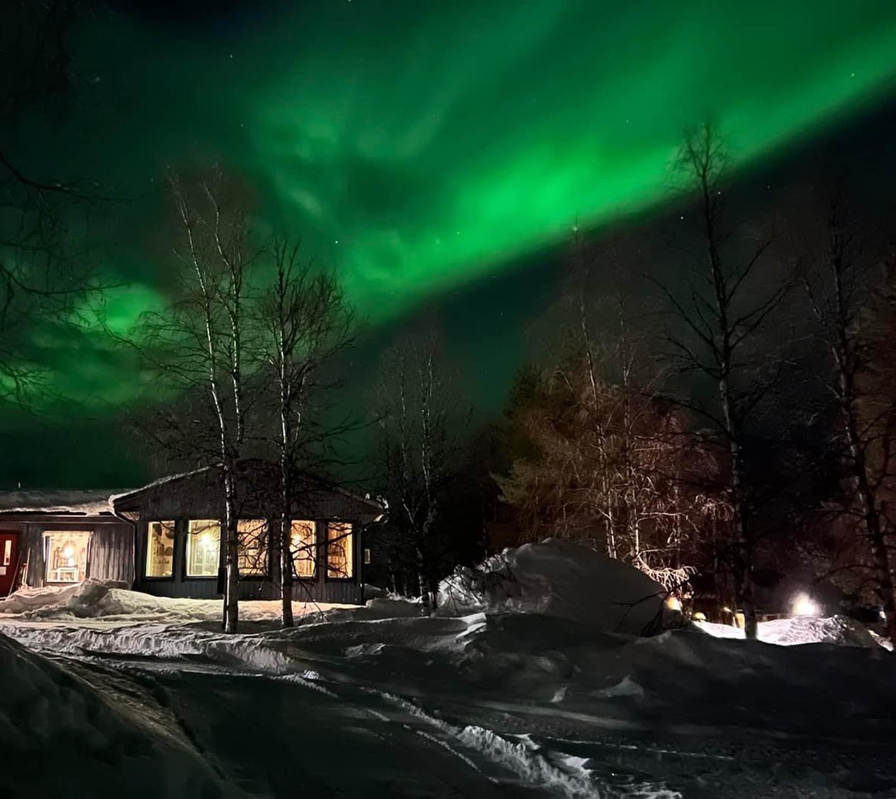Norrsken över Kristallen i Lannavaara
