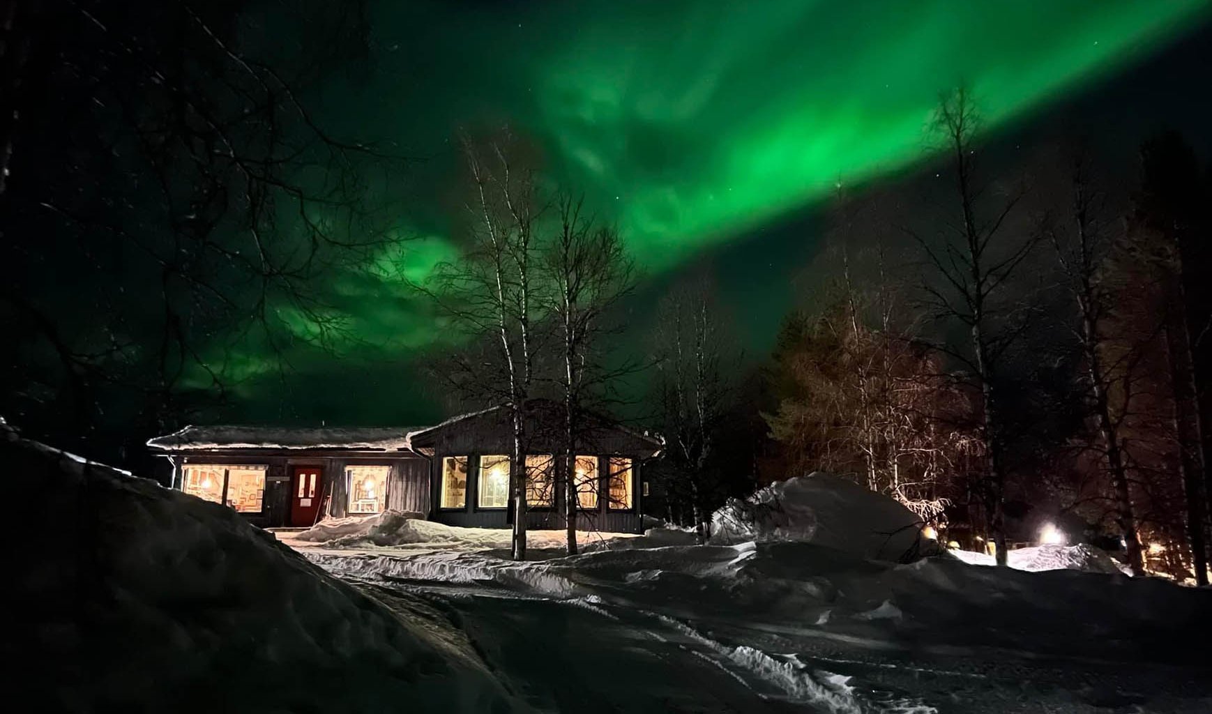Norrsken över Kristallen i Lannavaara