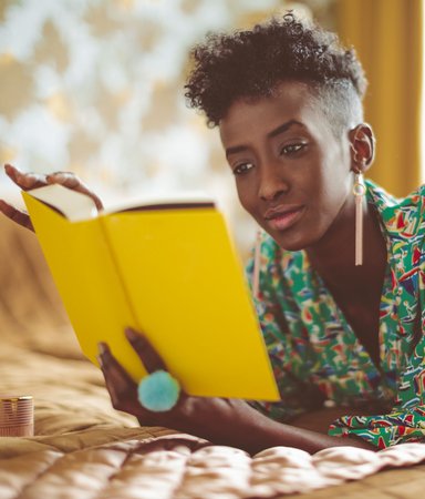 Sträckläsning – 18 böcker du fastnar för redan efter första sidan