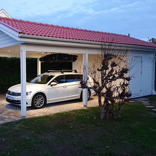 Carport med liggande panel