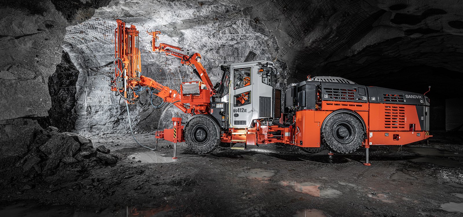 With upgraded drill control and many other improvements, Sandvik DS412iE supplies customers with more productive rock reinforcement drilling along with