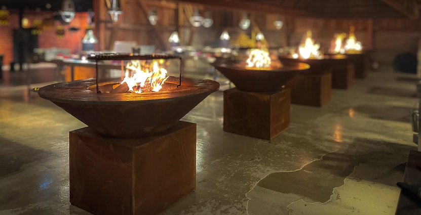 ”Ladan bygger på att vara nära råvaran, över öppen eld och inomhus”, säger Calle Glaumann, vd på Sånga Konferens & Hotell. 