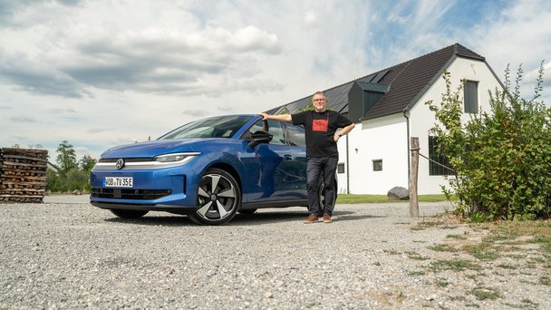Fredrik Sandberg provkör ID Polo i Österrike.