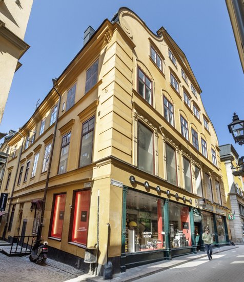 Åke Sundvall säljer fastighet i Gamla Stan