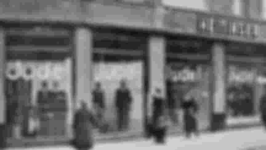 A defaced Jewish Shop, 1933, Credit: Chronicle / Alamy Stock Photo.