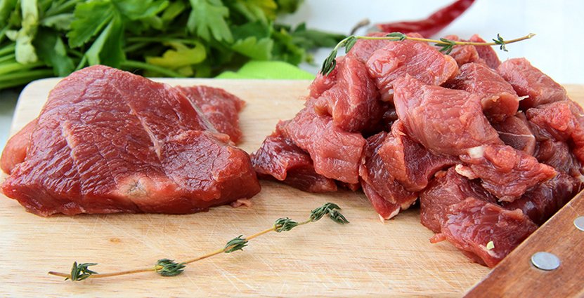 Debatten om lag på ursprungsmärkning av kött på restaurang har blivit en hetpotatis i branschen. 