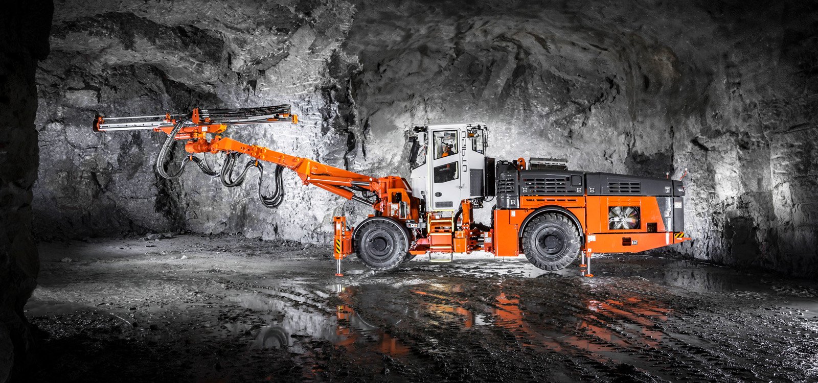 <p>Sandvik DT912D features the latest in automated tunnelling technology.</p>
