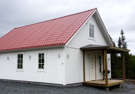 Oversized white barn for big storage