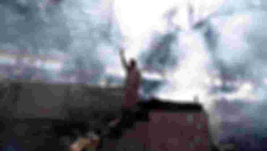 A Yemeni man gestures at the site of an air strike in the capital Sanaa, on November 5, 2017. Yemen's rebel-held capital was struck by overnight air raids that continued well into the next day, targeting the defence ministry and a popular public square, an official said. / AFP PHOTO / MOHAMMED HUWAIS (Photo credit should read MOHAMMED HUWAIS/AFP via Getty Images)