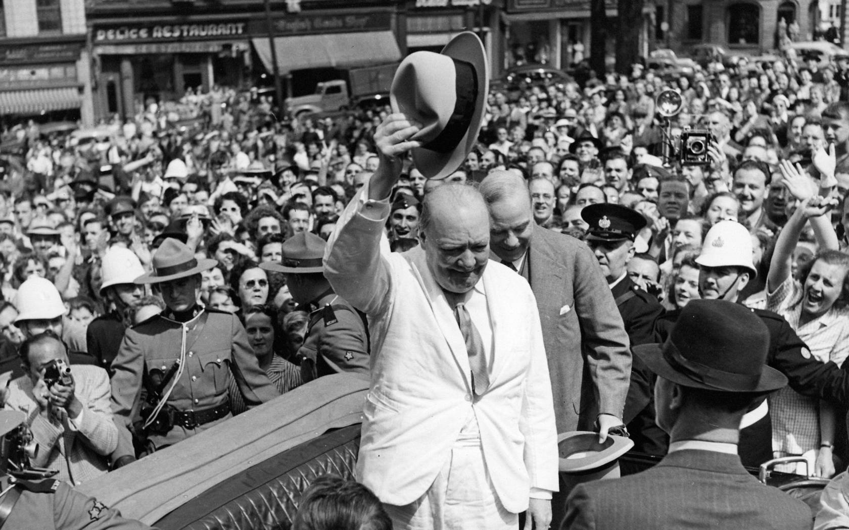 Winston Churchill raising his hat to the crowd in Quebec City